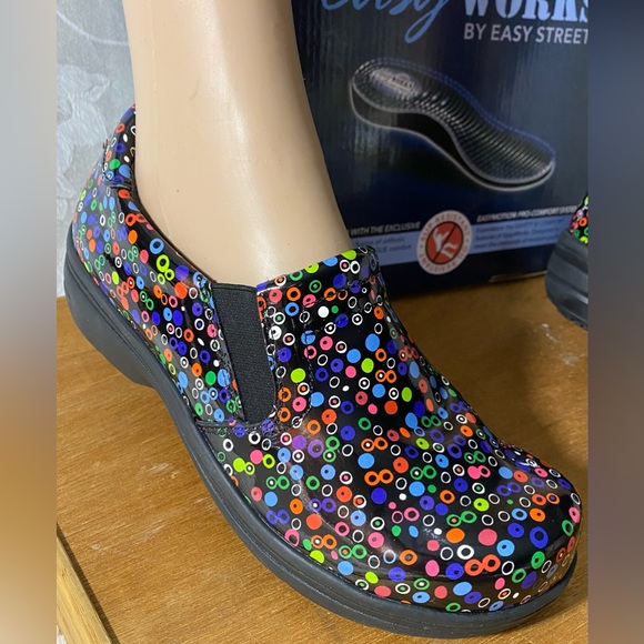 EASY WORKS SLIP RESISTANT SLIP ON WORK SHOES - Picture 3 of 8